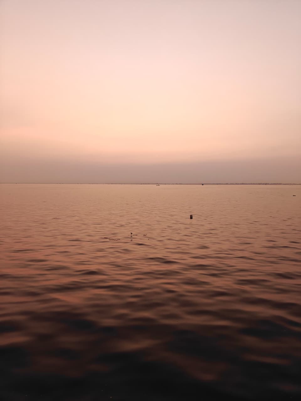 Calm horizon over the sea